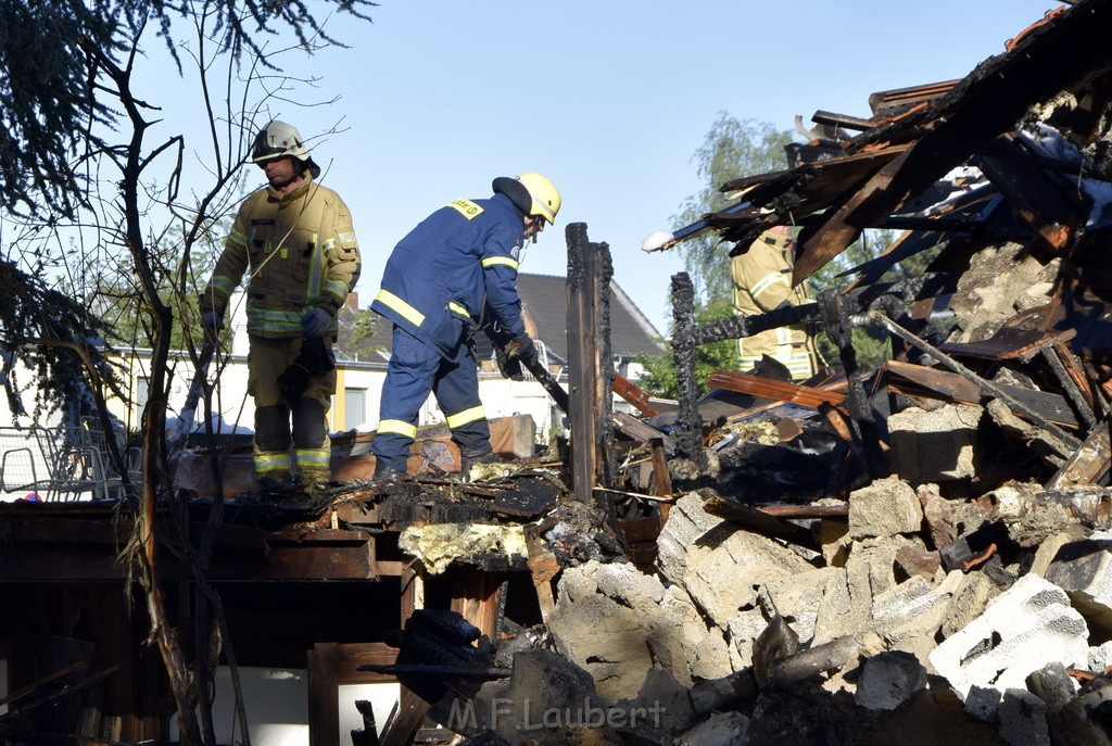 Grossfeuer Einfamilienhaus Siegburg Muehlengrabenstr P1293.JPG - Miklos Laubert